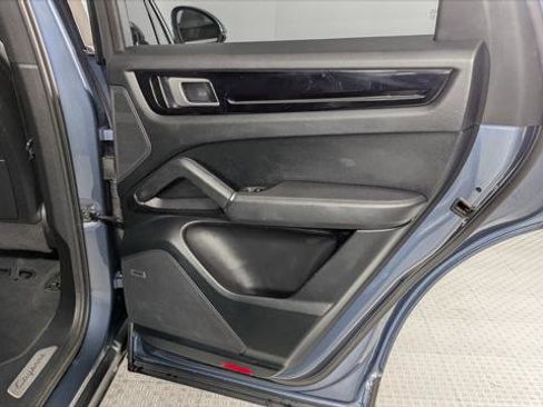 Used 2019 Porsche Cayenne image 19