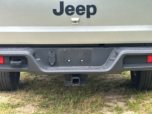 Used 2021 Jeep Gladiator Sport AWD/4WD image 15