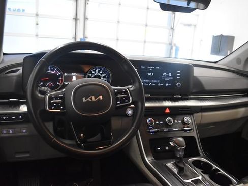 Used 2024 Kia Carnival LX FWD image 19