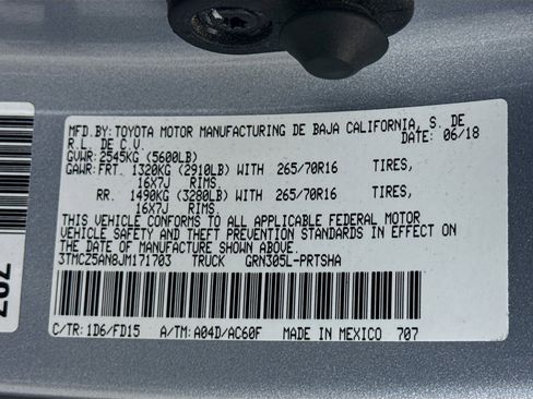 Certified 2018 Toyota Tacoma TRD Off-Road image 29