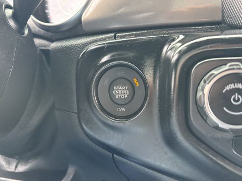 Used 2021 Jeep Gladiator Willys image 23