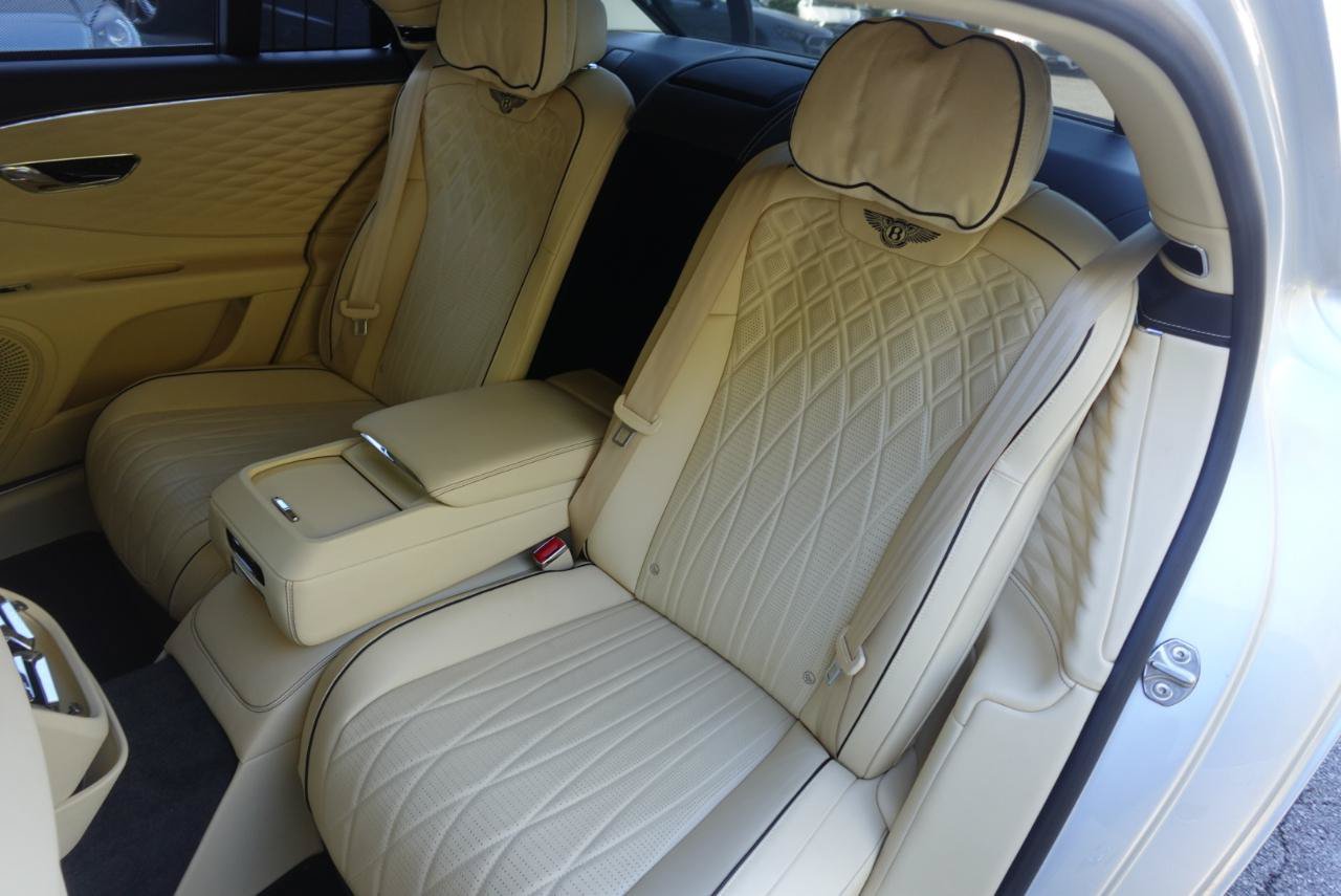 Used 2022 Bentley Flying Spur V8 AWD/4WD image 12
