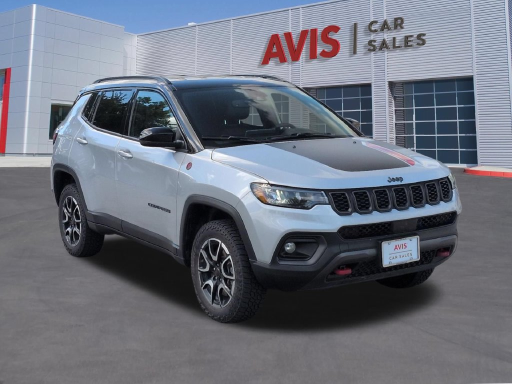 Used 2025 Jeep Compass Trailhawk AWD/4WD image 3