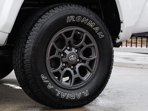 Used 2018 Toyota Tacoma SR5 RWD image 53