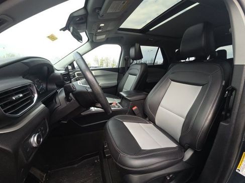 Used 2022 Ford Explorer XLT w/ Equipment Group 202A image 30