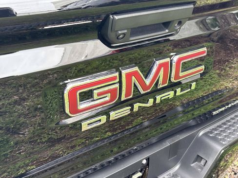Used 2026 GMC Canyon Denali AWD/4WD image 11