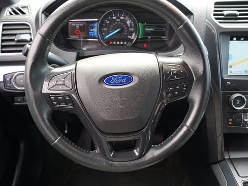 Used 2017 Ford Explorer XLT w/ Equipment Group 202A FWD image 23