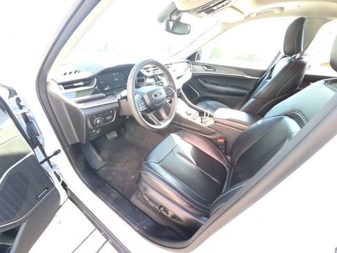 Used 2023 Jeep Grand Cherokee 4WD 4xe image 13