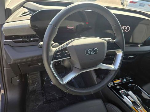 Used 2025 Audi Q6 e-tron Prestige image 27