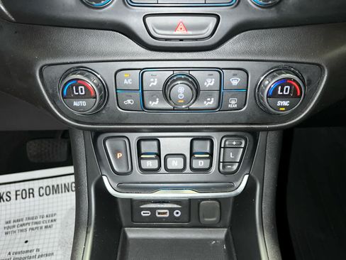 Used 2019 GMC Terrain SLT w/ Preferred Package FWD image 30