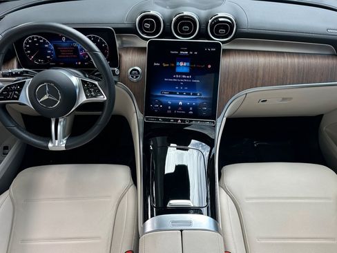 Used 2024 Mercedes-Benz GLC 300 4MATIC image 16