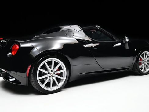 Used 2016 Alfa Romeo 4C Spider RWD image 23