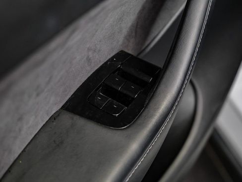 Used 2021 Tesla Model Y Long Range image 38