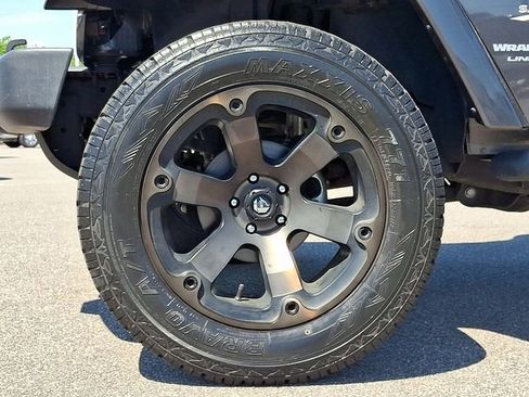 Used 2018 Jeep Wrangler Unlimited Sahara w/ Connectivity Group AWD/4WD image 8