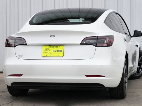 Used 2021 Tesla Model 3 Standard Range Plus image 5