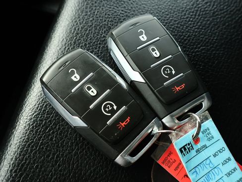 Used 2025 RAM 1500 Laramie image 34