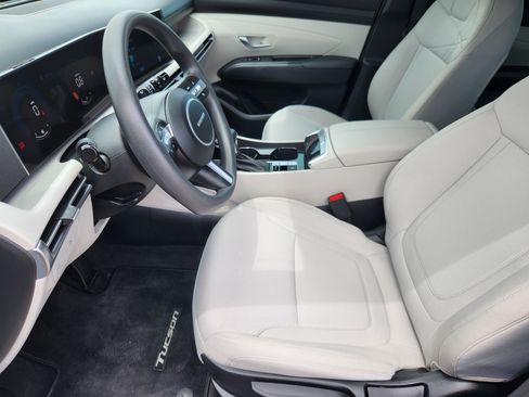 Used 2025 Hyundai Tucson SE AWD/4WD image 8