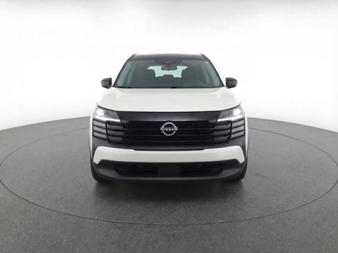 Used 2025 Nissan Kicks SV image 2