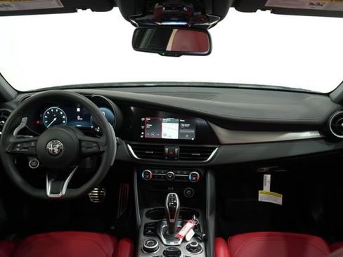 Used 2025 Alfa Romeo Giulia Veloce image 14