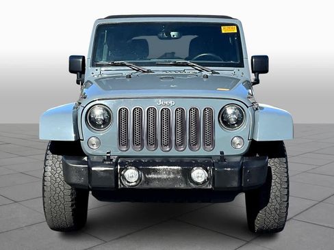 Used 2015 Jeep Wrangler Unlimited Sahara image 3