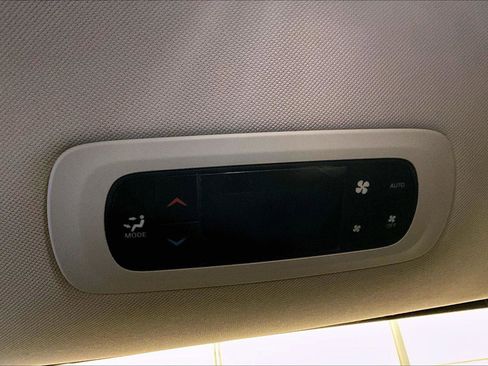 Used 2023 Chrysler Pacifica Touring-L image 33