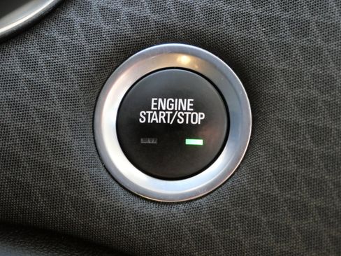 Used 2017 Chevrolet Malibu LT image 29