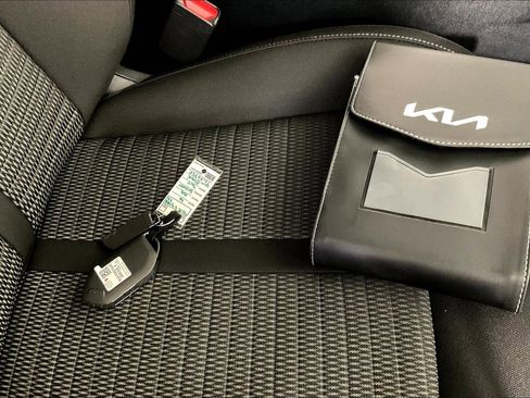 Certified 2026 Kia Sorento LX FWD image 35