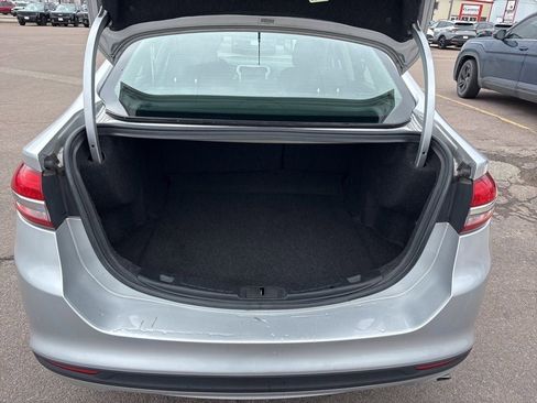 Used 2017 Ford Fusion SE image 30