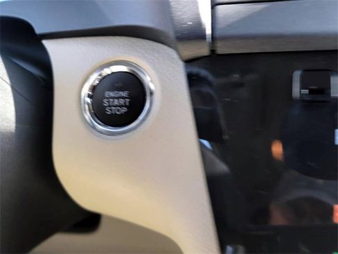 Used 2020 Toyota Sienna LE image 22