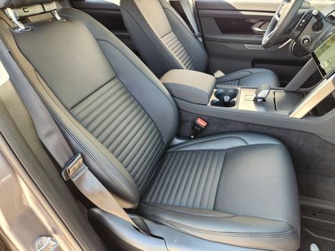 Used 2025 Land Rover Discovery Sport S image 10