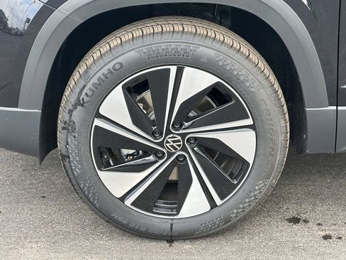 New 2025 Volkswagen Taos SE image 6