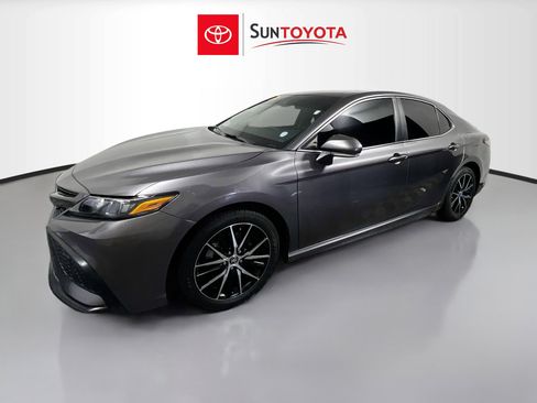 Used 2023 Toyota Camry SE image 9