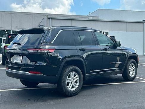 New 2025 Jeep Grand Cherokee Laredo w/ Luxury Tech Group I image 5