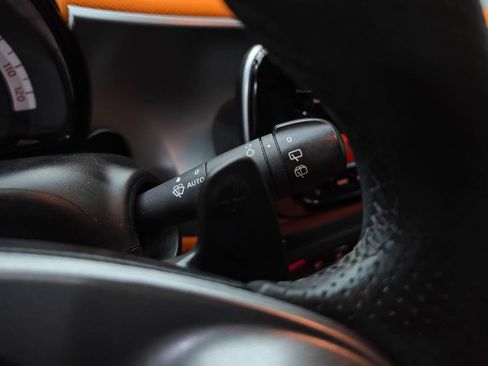 Used 2016 smart fortwo passion RWD image 19