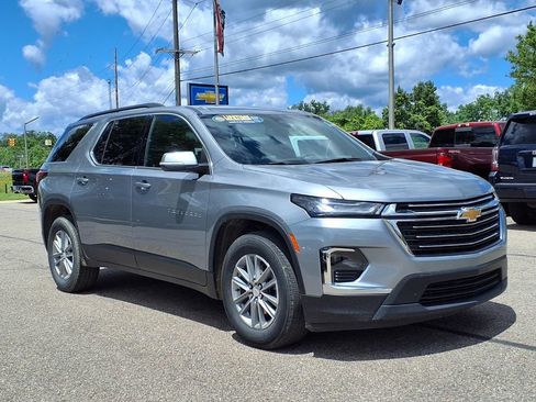 Used 2023 Chevrolet Traverse LT AWD/4WD image 3