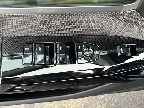 Used 2023 BMW 760i xDrive image 13