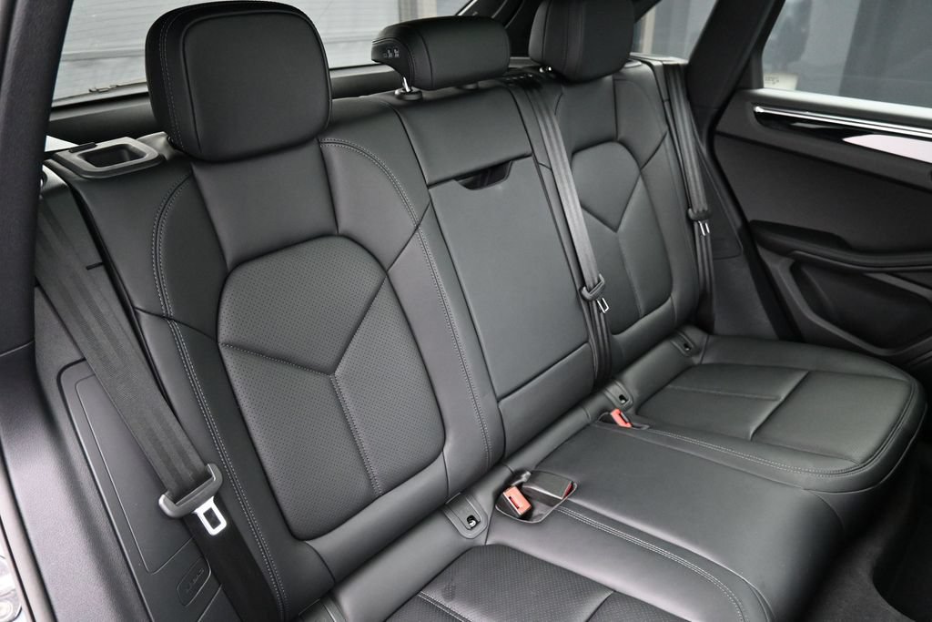 Certified 2026 Porsche Macan AWD/4WD image 27