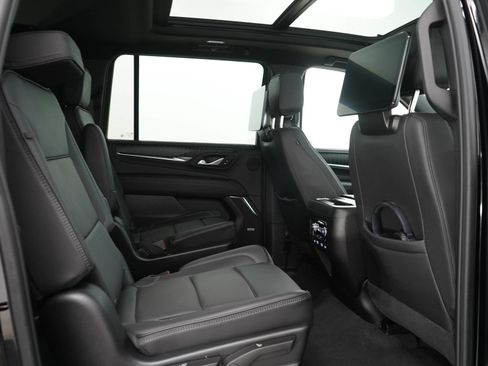 Used 2023 GMC Yukon XL Denali w/ Denali Reserve Package AWD/4WD image 14