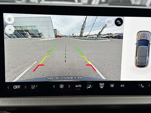 Used 2025 Ford Explorer Active w/ Active Comfort Package image 9