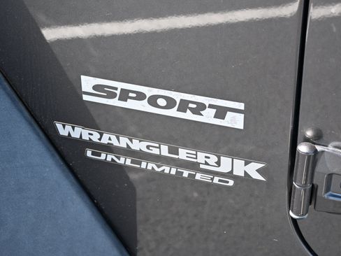Used 2018 Jeep Wrangler Unlimited Sport S AWD/4WD image 31