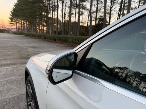 Used 2017 Mercedes-Benz GLC 300 4MATIC image 32