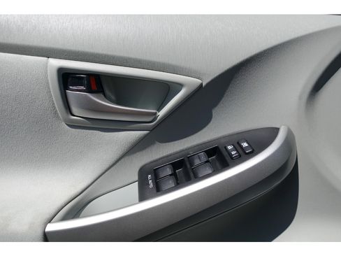 Used 2015 Toyota Prius Two FWD image 11