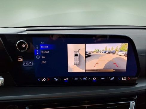 Used 2024 Chevrolet Traverse LT w/ Trailering Package FWD image 23