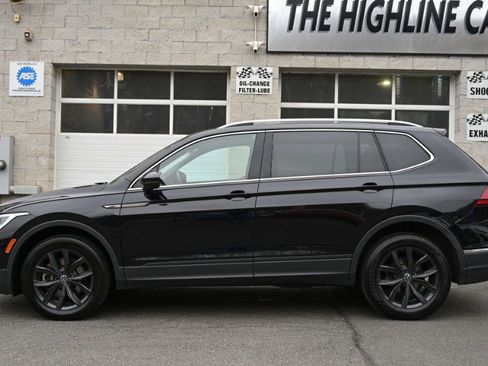 Used 2024 Volkswagen Tiguan SE image 2