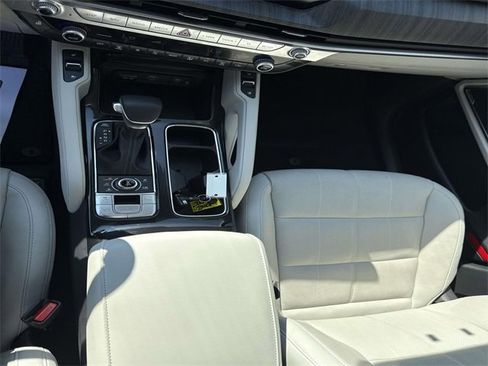Used 2024 Kia Telluride EX w/ EX Captain's Chair Package image 23
