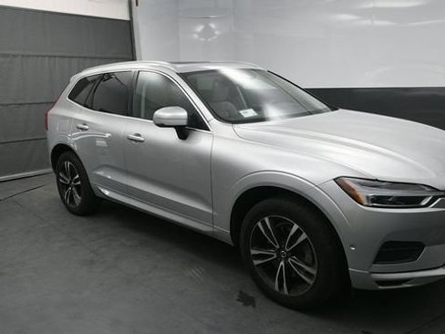 Used 2019 Volvo XC60 T6 Momentum w/ Multimedia Package AWD/4WD image 2