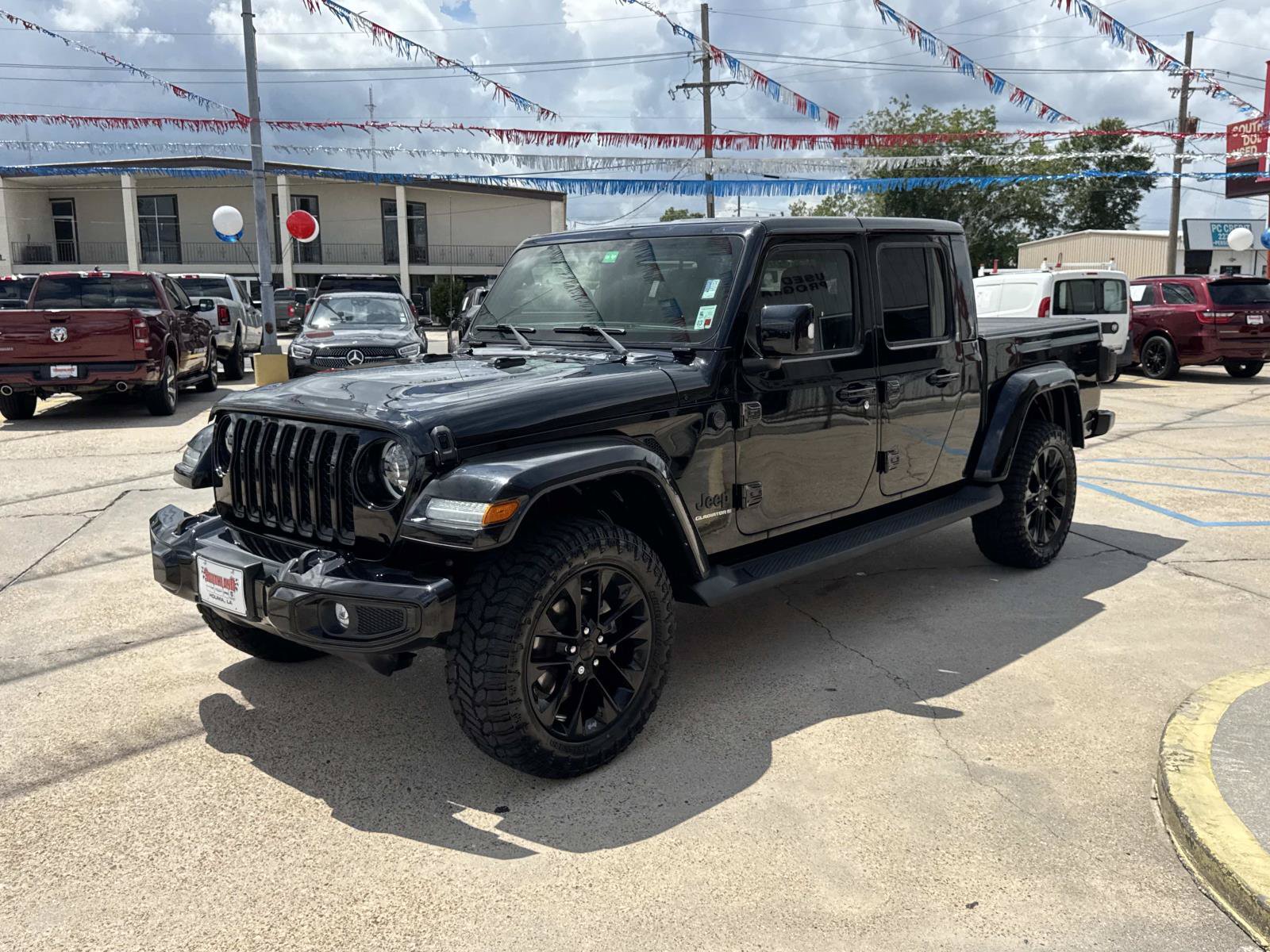 Used 2023 Jeep Gladiator Overland AWD/4WD image 3