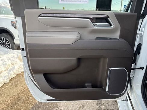 Used 2025 Chevrolet Silverado 2500 LTZ w/ LTZ Premium Package image 19