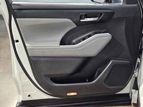 Used 2021 Toyota Highlander XLE image 20