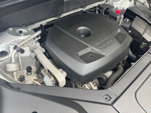 Used 2016 Volvo XC90 T6 Momentum w/ Momentum Plus Package image 40